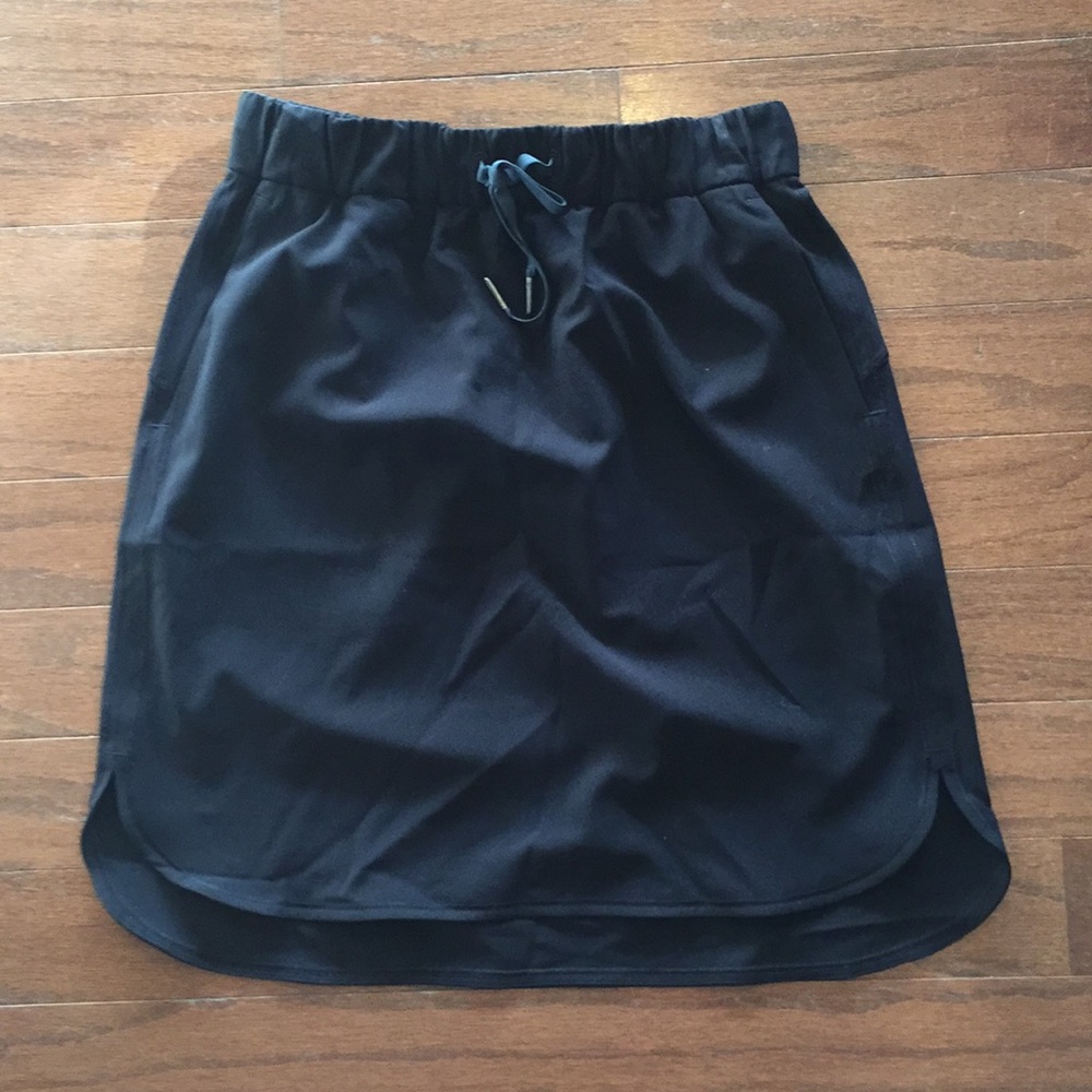 Lululemon skirt size 6